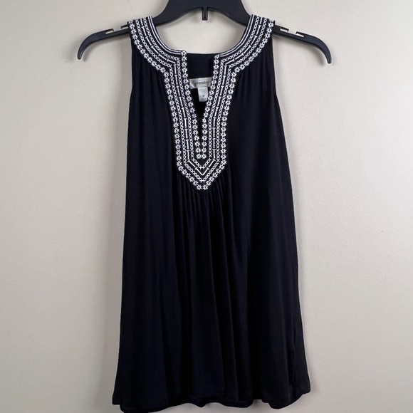 Dress Barn Tops - Dress Barn Black White Embroidery Tank Top Blouse Woman’s Medium